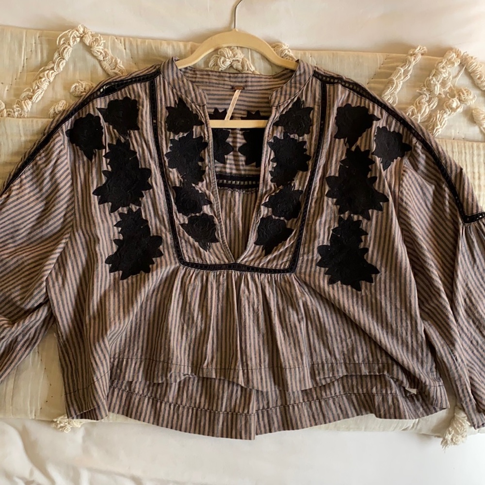 Free People blouse/cropped smock size Small.